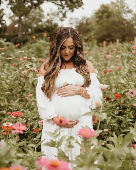 Some favorites from a beautiful maternity session with my sweet friend @stacyrb88 💖 Maternity Shoot Wildflowers, Rose Garden Maternity Shoot, Flower Farm Maternity Shoot, Maternity Flower Field Photoshoot, Maternity Photoshoot Flowers, Flower Garden Maternity Photos, Tulip Maternity Photoshoot, Maternity Pictures In Field, Flower Field Maternity Shoot