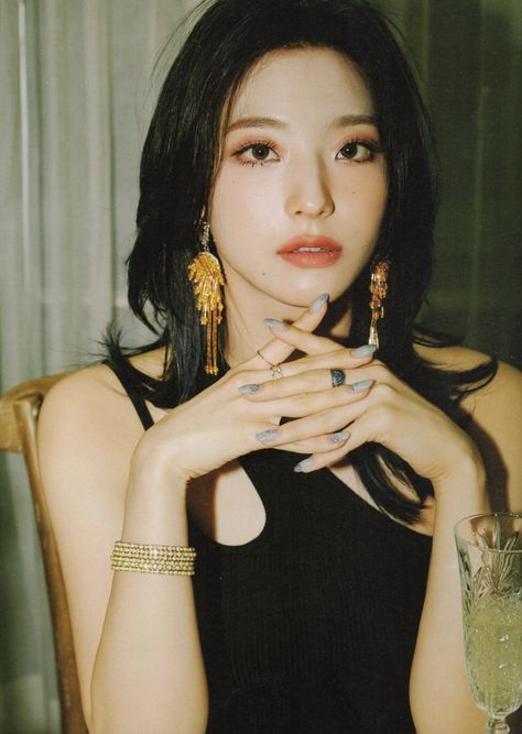 Saerom Fromis 9, Hair Reference, Screen Door, Pledis Entertainment, I Love Girls, Korean Actress, My Account, Reality Show, Kpop Girl Groups