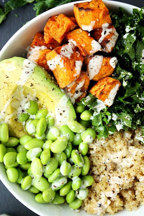 Kale Quinoa Sweet Potato Buddha Bowl Recipe || Made with chopped fresh kale, roasted sweet potatoes, quinoa, avocado, and edamame, and topped with a creamy tahini dressing. #mondaysundaykitchen #buddhabowlrecipes #buddhabowl #besthealthybowls #healthysaladrecipes #sweetpotatobuddhabowl #quinoabuddhabowl #kale Sweet Potato Buddha Bowl, Potato Buddha Bowl, Kale And Quinoa, Edamame Recipes, Sweet Potato Bowls, Kale Quinoa, Quinoa Sweet Potato, Buddha Bowls Recipe, Healthy Bowls