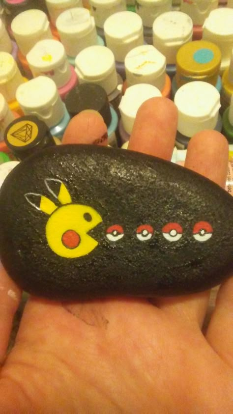 Rock Painting Ideas Pokemon, Pokemon Rocks Painting, Minecraft Rock Painting, Kawaii Painted Rocks, Pokemon Painted Rocks, Minecraft Painted Rocks, Mario Rock Painting, Easy Stone Painting Ideas, Disney Rock Painting Ideas