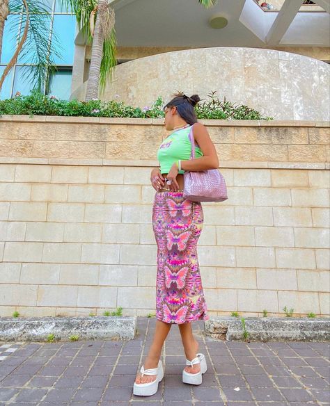 Platform Slippers Outfit, Slippers Outfit, Pencil Skirt Outfits, Platform Flip Flops, Heels Outfits, Effortlessly Chic Outfits, Green Fits, Insta Feed