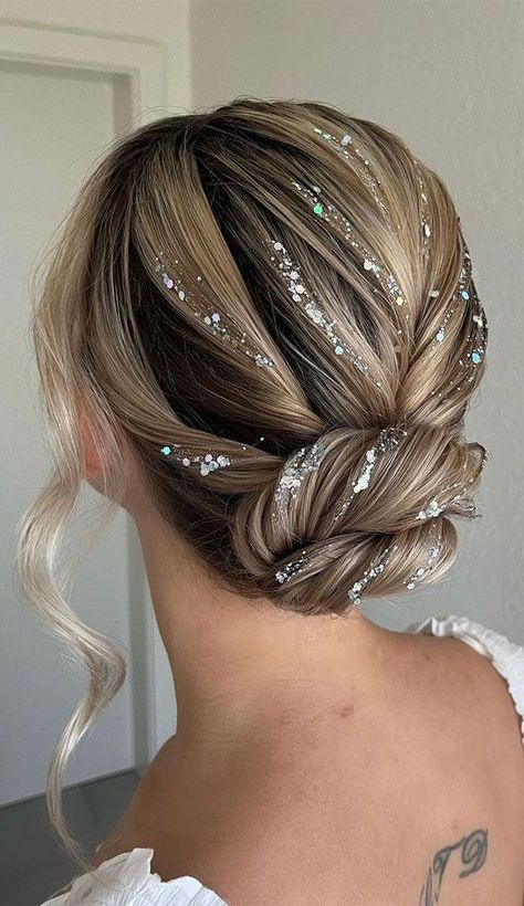 Prom Hair Updo Medium Length, Long Curly Hairstyles For Prom, Concert Hair, Matric Dance, Formal Hair, Prom 2024, 2024 Prom, Christmas Hairstyles, Vlasové Trendy