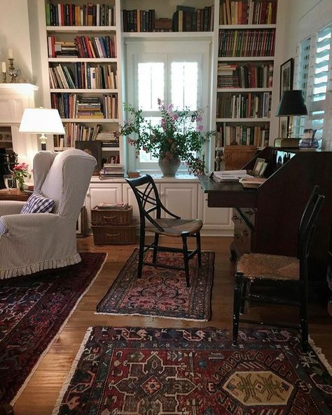 English Decor, Home Libraries, A Living Room, Cheap Home Decor, Cozy Living, Traditional House, House Inspiration, Cozy House, Home Interior