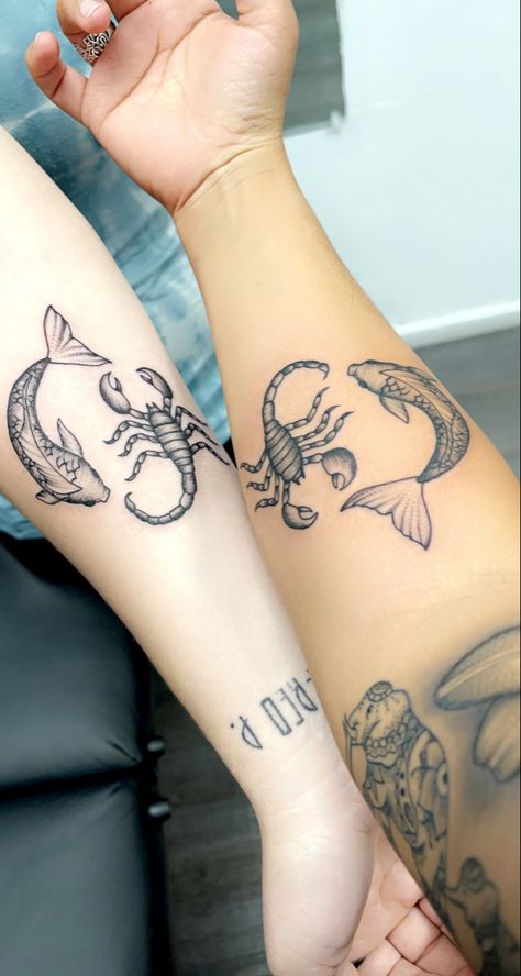 Hand Tattoo Women, Tattoo Hidden, Hidden Tattoo, Best Friend Tattoo, Maching Tattoos, Spiritual Tattoo, Matching Friend Tattoos, Couples Tattoos, Tattoo Couple