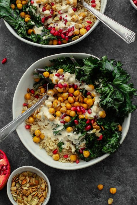 Kale Buddha Bowl, Kale Bowl, Toasted Quinoa, Baked Kale, Plant Based Recipes Dinner, Dry Chickpeas, Filling Dinner, Crispy Chickpeas, Vegan Lunches