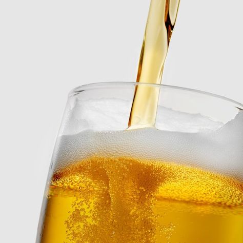 Draught Beer, Fall Beers, Cocktail Trends, Mens Journal, Wheat Beer, Draft Beer, Best Beer, Classic Cocktails, Mojito