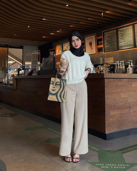 Hijab Everyday Outfit, Simple Hijabi Outfits, Simple Hijab Outfit, Outfit Bukber, Muslimah Fashion Casual, Outfit Hijab Casual, Simple Casual Outfits, Muslim Outfits Casual, Hijab Style Casual