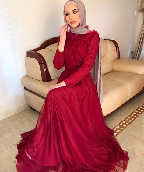 Best Dressed Hijab Fashion Instagram Influencers This Summer - image@sanasyed __ - Check Out The Best Dressed Instagram Bloggers This Summer And Get Great Inspiration On Casual Summer Outfits, Casual Simple Hijab Outfits, Casual Classy Hijab Looks, Street Style Hijab Fashion, Summer Long Dress Inspiration, Long Skirt Outfit Ideas With Hijab And Much More. #hijabfashion #hijabioutfitscasual #hijaboutfit #instagramfashion #summerstyle #muslimah Hijabi Instagram, Red Dress Hijab, Hijab Instagram, Red Hijab, Instagram Account Ideas, Account Ideas, Hijab Dress Party, Wedding Dress Sketches, Velvet Dress Designs