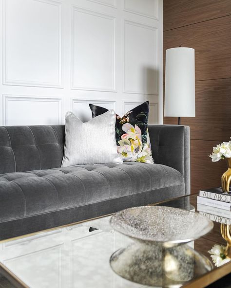 @enviabledesigns incorporated Pantone's "Ultimate Gray" into this living room with a velvet grey sofa. Photo: @tracey_ayton Grey Sofa Ideas, Modern Grey Sofa Living Room, Tufted Couch Living Room, Velvet Grey Sofa, Silver Velvet Sofa, Velvet Couch Living Room, Velvet Sofa Living Room, Modern Grey Sofa, Havenly Living Room