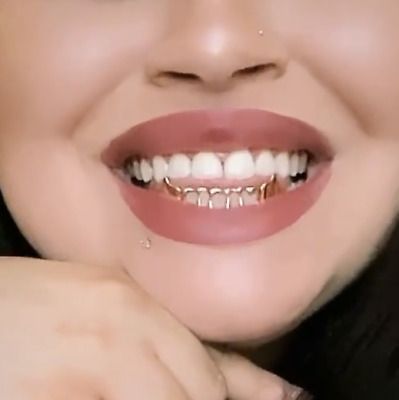 Pinterest Fangs Grillz Women, Cute Grills For Women, Double Fangs, Gold Fang Grillz, Girls With Grills, Open Face Grillz, Gold Fangs, Fangs Teeth, Girl Grillz