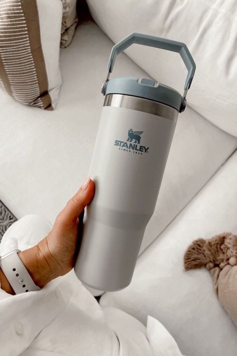 Stanley Iceflow Tumbler, Stanley Iceflow Aesthetic, Cute Stanley, Starbucks Merchandise, Stanley Water Bottle, Stanley Iceflow, Coffee Flask, Girls Cup, Trendy Water Bottles