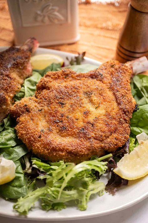 Discover the mouthwatering flavors of Italy with our Classic Pork Chop Milanese recipe! These juicy, crispy, and flavorful pork chops will become a staple in your weeknight dinners and dinner parties alike. Don't miss out on the deliciousness – try our recipe now! Pork Chop Milanese, Pork Milanese Recipe, Italian Fish Recipes, Pork Milanese, Italian Fries, Leftover Pork Chops, Milanese Recipe, Italian Green Beans, Italian Soup Recipes