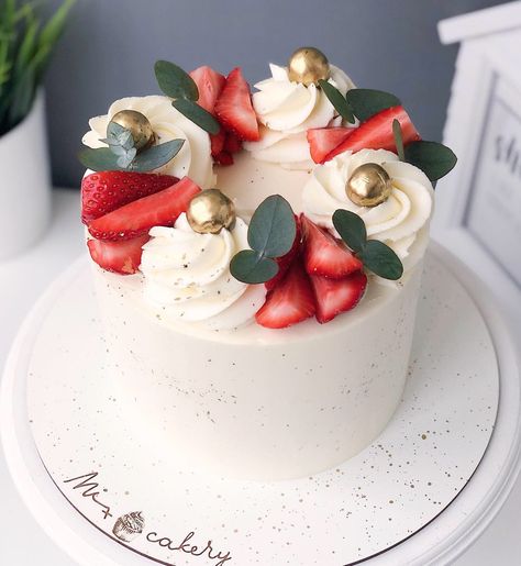 Fruit Cake Decoration Ideas, Fruit Cake Decoration, Yummy Cake Recipes, Boutique Patisserie, Fruit Cake Design, Cake Decoration Ideas, There's No Tomorrow, No Tomorrow, Golden Birthday