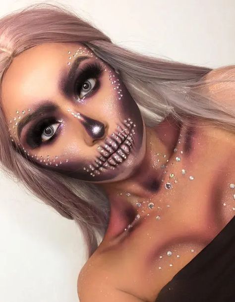 30+ Insane Yet Pretty Halloween Makeup Ideas | Easy Halloween Makeup Glam Skull, Beautiful Halloween Makeup, Halloweenský Makeup, Holloween Makeup, Cute Halloween Makeup, Halloween Makeup Diy, Skeleton Makeup, Halloween Makeup Pretty, Cool Halloween Makeup