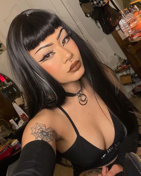 Alt Clubbing Makeup, Black Alternative Makeup, Goth Cat Eye Makeup, Mexican Goth Makeup, Goth Haircuts For Round Faces, Edgy Dark Hair, Baby Goth Makeup, Summer Goth Makeup, Brown Goth Makeup