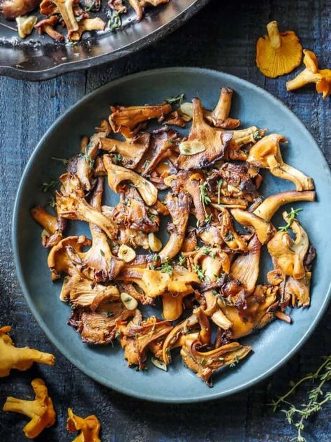 Chantrell Mushrooms Recipes, Chanterelle Mushroom Recipes, Chanterelle Recipes, Chanterelle Mushrooms, Meat Lovers Pizza, Chicken Fried Rice Recipe, Mushroom Recipe, Moonshine Recipes, Dinner Plans