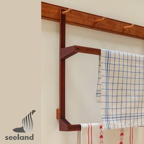 Peter Georg Seeland on Instagram: “Shaker towelrack #shakerfurniture #shakerfurnituremakers #shakerdesign” Kitchen Hanging Rack, Modern Craftsman Home, Shaker Interior, Shaker Style Furniture, Shaker Home, Hanging Towel Rack, Shaker Pegs, Lucky Blue Smith, Shaker Furniture