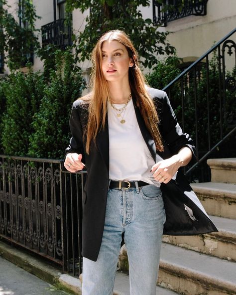 Allison Bornstein (@allisonbornstein6) • Instagram photos and videos Allison Bornstein, Happy Person, Style Analysis, 70s Outfits, Diy Vetement, French Girl Style, Light Jeans, Light Blue Jeans, Destroyed Jeans