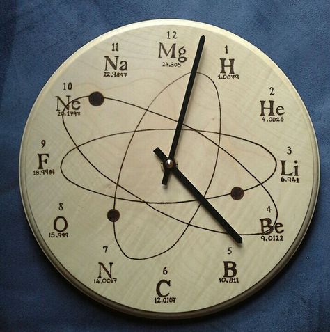 Science Home Decor, Chemistry Clock, Chemistry Ideas, Math Clock, Wood Clock Design, Chemistry Periodic Table, Chemistry Projects, Science Decor, Farmhouse Wall Clock