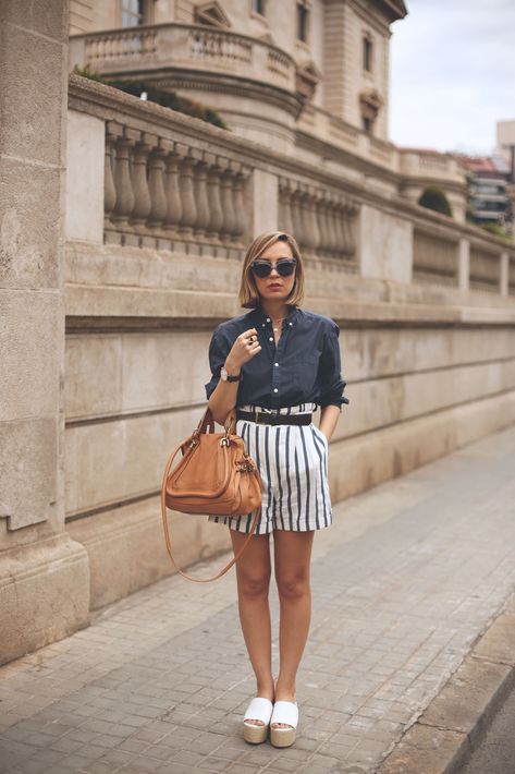 Striped Shorts How To Style Platform Sandals, Stripe Shorts Outfit, Striped Shorts Outfit, Style Inspiration Spring Summer, Old Outfits, Outfit Plan, Stripe Outfits, Long Sleeve And Shorts, Business Style