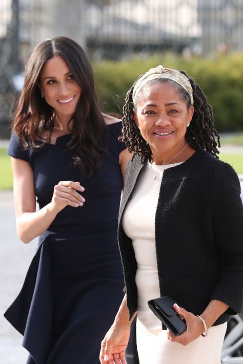 Ce privilège qu'a accordé la reine à la mère de Meghan Markle et même pas à Kate Meghan Markle Mom, Estilo Meghan Markle, Princ Harry, Herzogin Von Cambridge, Doria Ragland, Prince Harry Et Meghan, Gina Torres, Prinz Charles, Prins Harry