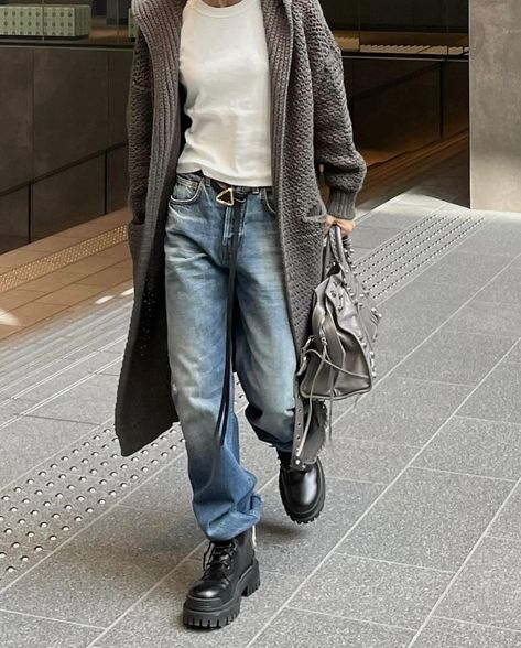 Easy Go, Fall 2014 Fashion, Mode Casual, Balenciaga Belt, Perfect Jeans, Denim Bag, Mode Inspiration, Minimal Fashion, Long Cardigan