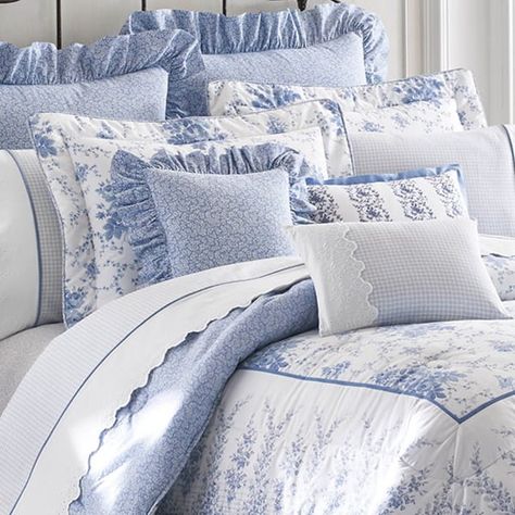 Laura Ashley Sophia Cotton 4-piece Comforter Set - Bed Bath & Beyond - 7957376 Draps Design, Blue And White Bedding, Adult Bedding, Blue Quilt, Blue White Decor, Shabby Chic Bedrooms, Bed Linens Luxury, Bedding Stores, Blue Rooms