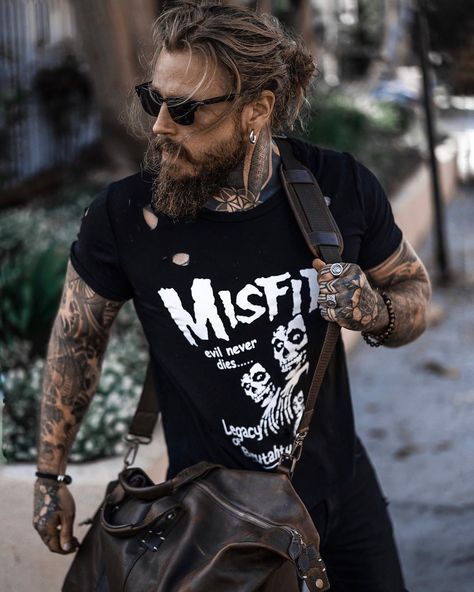 KEVIN CREEKMAN on Instagram: “August 16th is National Men’s Grooming Day and #ConairMan is giving away my super dope duffle bag filled with grooming supplies! Check out…” Manifest Partner, Kevin Creekman, Tattooed Men, Tatted Men, Bmw R100, Adventure Accessories, Beard Tattoo, Ootd Photography, Inked Men