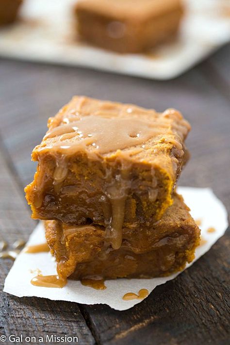 Pumpkin Pie Caramel Blondies Yummy Fall Desserts, Caramel Blondies, Caramel Blondie, Caramel Recipe, Pumpkin Coffee Cakes, The Recipe Critic, Recipe Critic, Blondies Recipe, Pumpkin Recipes Dessert