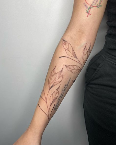 Simple Vine Tattoos Vines Tattoo, Flower Vine Tattoos, Around Arm Tattoo, Vine Tattoo, Vine Tattoos, Delicate Tattoo, Simple Flower, Celtic Art, Vine Design