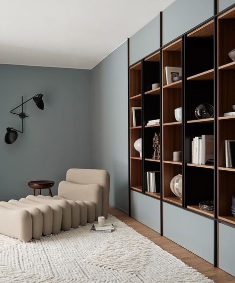 @studiolawahl • Instagram photos and videos Office Bookcase Design, Coffee Chairs, Bedroom Design Trends, Airbnb House, Living Hall, Separating Rooms, Office Bookcase, Bookcase Design, Kids Interior Room