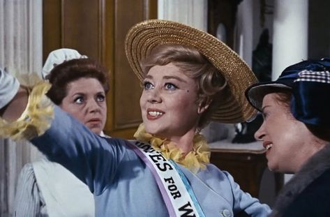 Disney's Oldest Living Legend Dead at 100 - Disney Dining Winifred Banks, Glynis Johns, Mary Poppins 1964, Lost Film, Husky Voice, Shirley Jones, Send In The Clowns, Julie Andrews, English Movies