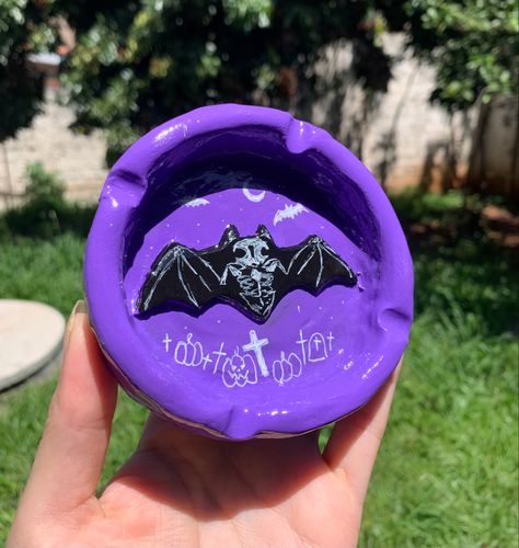 Bat halloween ashtray by bluesaturnz on Instagram Halloween Ashtray, Air Dry Clay Ashtray, Bake Clay, Easy Bake, Pottery Form, Bat Halloween, Baking Clay, Cozy Room Decor, Halloween Bats