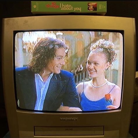 Patrick Verona, Kat Stratford, Julia Stiles, 10 Things I Hate About You, I Love Cinema, 90s Movies, Chick Flicks, Heath Ledger, Film Inspiration