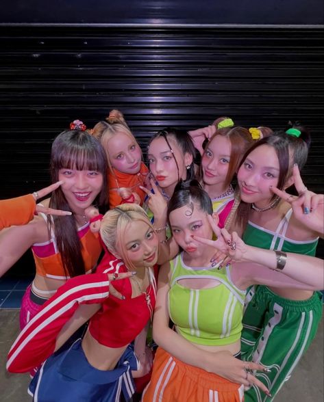 Outfits Colorful, Forever My Girl, August 21, Friendship Goals, Tgif, Instagram Update, Picture Photo, Concert Outfit, Pop Group