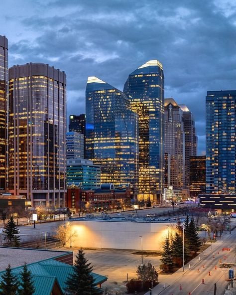 Calgary Vibe on Instagram: “Reposting @ericagon:⠀ ...⠀ "There’s now another heart on one of the buildings in Calgary and I’m pretty happy about it 😌⠀ .⠀ .⠀ .⠀…” Calgary Canada, Calgary Alberta, How Beautiful, Calgary, San Francisco Skyline, The Locals, New York Skyline, The Beauty, Skyscraper