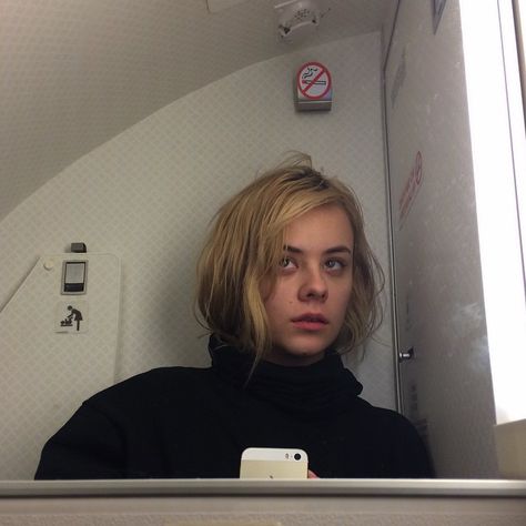 Dasha Nekrasova, Red Scare, Benzoyl Peroxide, Instagram Inspiration, Cool Girl, Mood Board, Mirror Selfie, Photography, Red