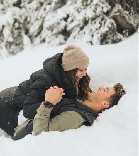 Merry Christmas Post, Winter Couple Pictures, Couple Photography Winter, Christmas Couple Pictures, Winter Engagement Pictures, Snow Photoshoot, Travel Pose, Snow Pictures, Snow Photography