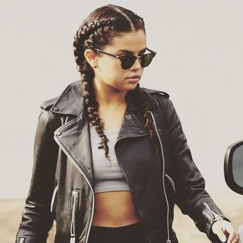 Try this *gorg* braid hack and our fave plait products - GirlsLife Selena Gomez Tumblr, Braid Game, Selena Gomez Album, Marie Gomez, Dutch Braid, Live Fashion, Black Side, Pop Singers, Perfect Hair