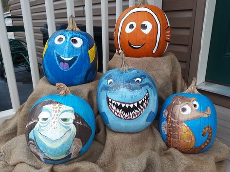 Nemo and friends pumpkins Finding Nemo Pumpkin, Finding Nemo Painting, Nemo Painting, Nemo Pumpkin, Painting Pumpkin Ideas, Painting Pumpkin, Halloween Pumpkins Painted, Pumpkin Ideas, Pumpkin Painting