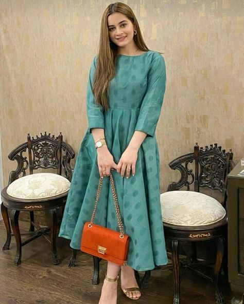 Long Frock Designs, Frock Fashion, Pakistani Fashion Casual, Pakistani Dresses Casual, Dress Design Patterns, Long Frocks, Simple Pakistani Dresses, Fancy Dress Design, Stylish Dress Book