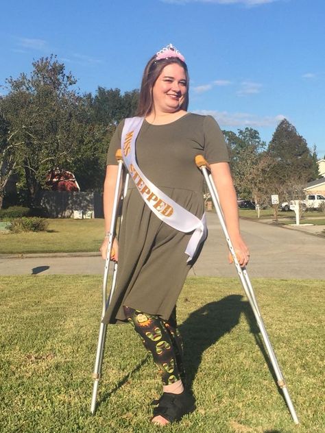 Miss Stepped Halloween costume Halloween Costume Crutches, Costumes With Crutches, Halloween Costumes With Crutches, Spooky Snacks, Leg Cast, Halloween Coustumes, Doll Halloween Costume, Halloween Express, Broken Leg