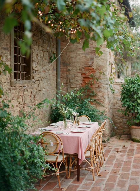 Rustic Italian Decor, Style Toscan, Italian Style Home, Bedroom Country, Italian Home Decor, Italian Farmhouse, Italy Home, Tuscan Design, Casa Country