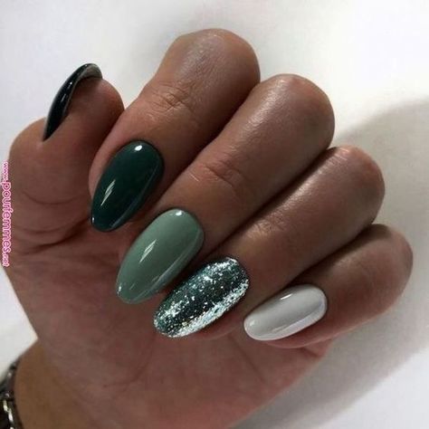 70+ Stylish Christmas Nails You Should Try In 2021