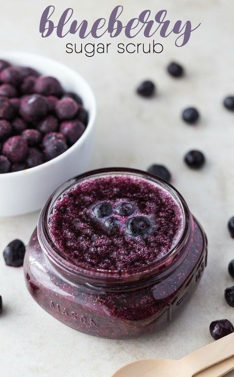 Blueberry Sugar Scrub - This simple DIY sugar scrub has only three ingredients… Diy Sugar Scrub, Diy Sugar Scrub Recipe, Simply Stacie, Sugar Scrub Homemade, Homemade Scrub, Sugar Scrub Recipe, Sugar Scrub Diy, Diy Body Scrub, Diy Scrub