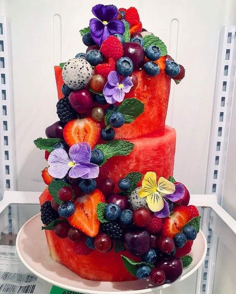 Cake Made Of Watermelon, Cake Watermelon, Fruit Birthday Cake, Fruit Cake Design, Fresh Fruit Cake, Fruit Platter Designs, Fruit Creations, Fruit Birthday, Fingerfood Party