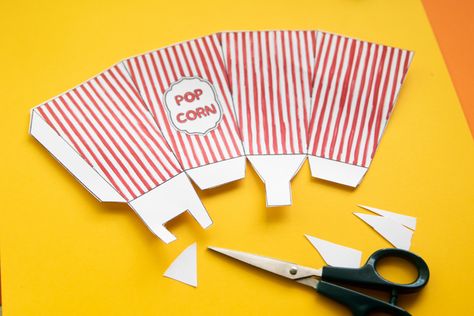 DIY Movie Popcorn Box + Free Printable - Make and Takes Printable Popcorn Box Template, Outdoor Movie Night Ideas, Popcorn Box Printable, Box Templates Printable Free, Origami Kutu, Popcorn Box Template, Custom Popcorn Boxes, How To Make Popcorn, Popcorn Tub