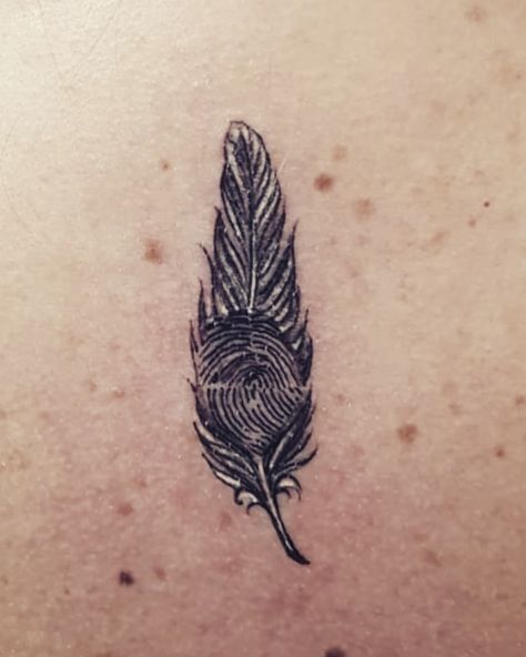 Fingerprint Tattoo Fingerprint Feather Tattoo, Family Fingerprint Tattoo, Thumbprint Tattoo Memory Dad, Finger Print Tattoo Memorial, Thumbprint Tattoo Memory, Small Fingerprint Tattoos, Tattoos Fingerprint, Thumbprint Tattoo Ideas, Fingerprint Tattoo Memorial