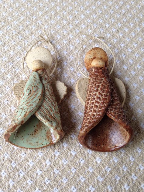 Pottery Workshop Angel Ornaments. Each chose their own texture & glazes. These are Rebecca's. Pottery Ideas For Beginners, Slab Pottery Ideas, Angels Images, Holiday Pottery, Clay Angel, Pottery Angels, Ceramic Christmas Decorations, Pottery Ornaments, Beginner Pottery