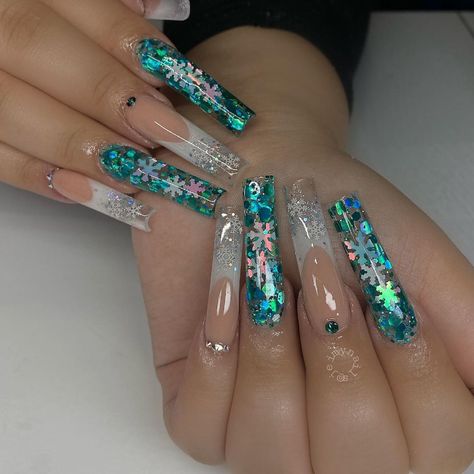 Jeimynails 🇭🇳 on Instagram: “Navidad 🎄 Cover a airis @marys_nails_ Cover white - @marys_nails_ Snow ❄️ - @marys_nails_ nails #whitenails #longnails #3d…” Nails Snow, Natural Fake Nails, Curved Nails, Celebrity Nails, Nails Tips, Cool Nail Art, Rhinestone Nails, Nails Nails, False Nails